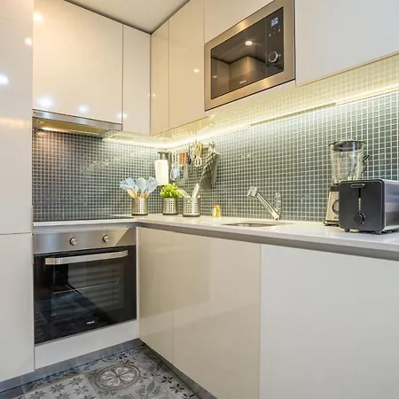 Joao Iv Jewel Retreat By Lovelystay Oporto